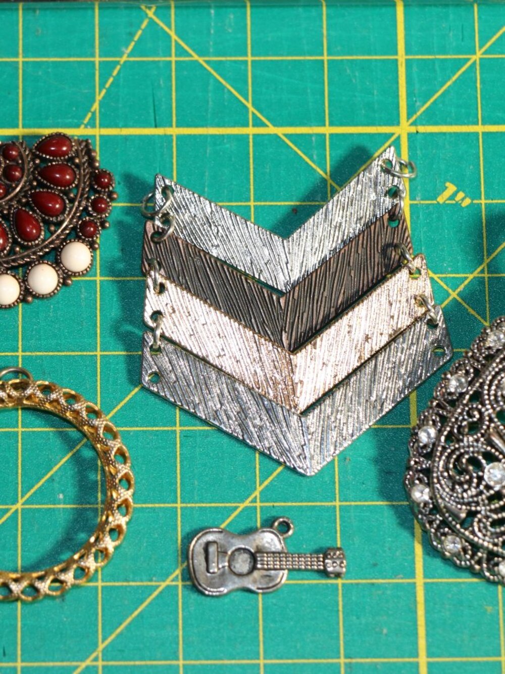 40+ Pendants, Charms, and Finales from Vintage to Modern Day Jewelry - Picture 8 of 11